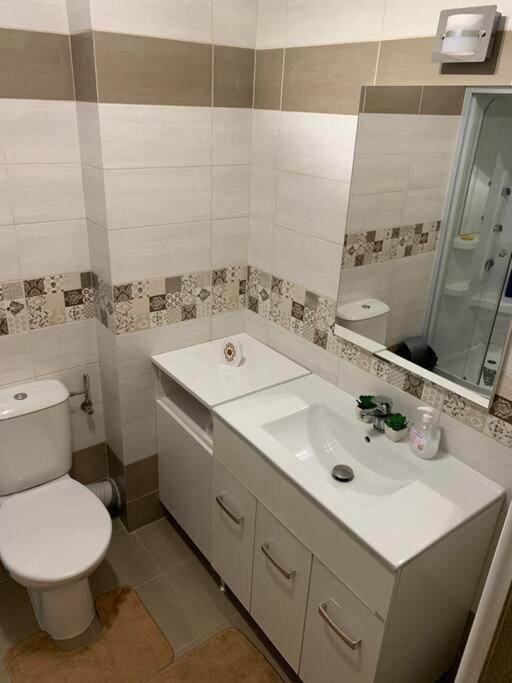 Lovely Bacau 1 Bedroom Apartment Extérieur photo